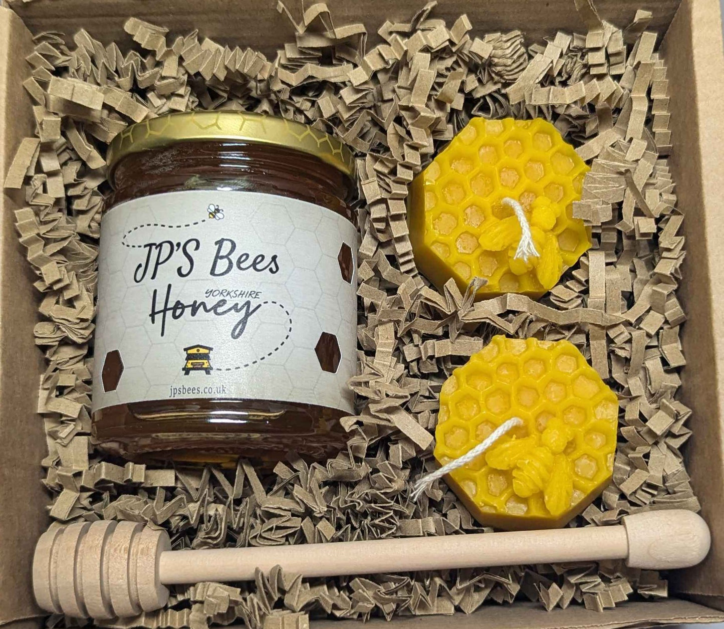 Bee on the honeycomb candle - Gift box